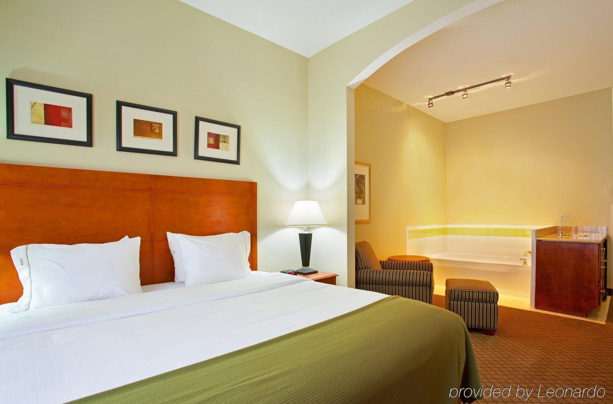 Holiday Inn Express Hotel & Suites Anderson By Ihg Стая снимка